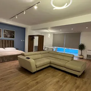 Scandinavian Al Apartamento Tirana